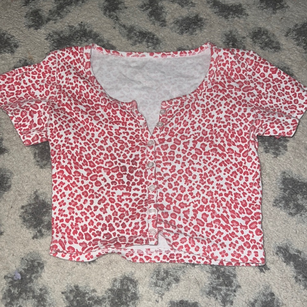 super cute cheetah print tee